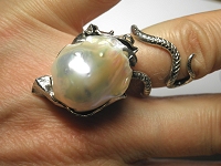 Anello in argento 925 ossidato con Perla barocca