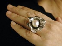 Anello in argento 925 ossidato con Perla