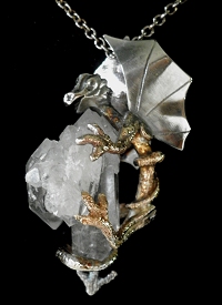 Pendente in argento 925 ossidato e bronzo rosa con Cristallo di Rocca